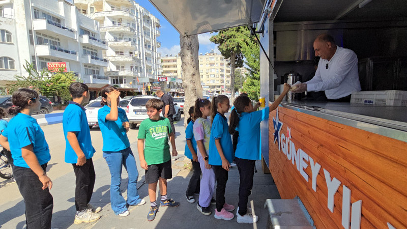 YUMURTALIK BELEDİYESİ’NDEN ÖĞRENCİLERE ÜCRETSİZ ÇORBA