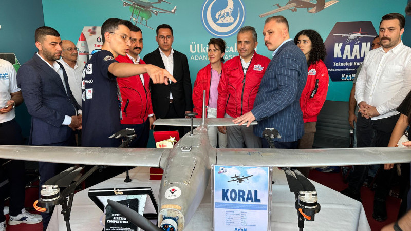 Adana Ülkü Ocakları’nın standına yoğun ilgi!