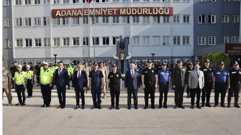 VALİ KÖŞGER GÜVENLİK GÜÇLERİ VE İL PROTOKOLÜYLE BAYRAMLAŞTI