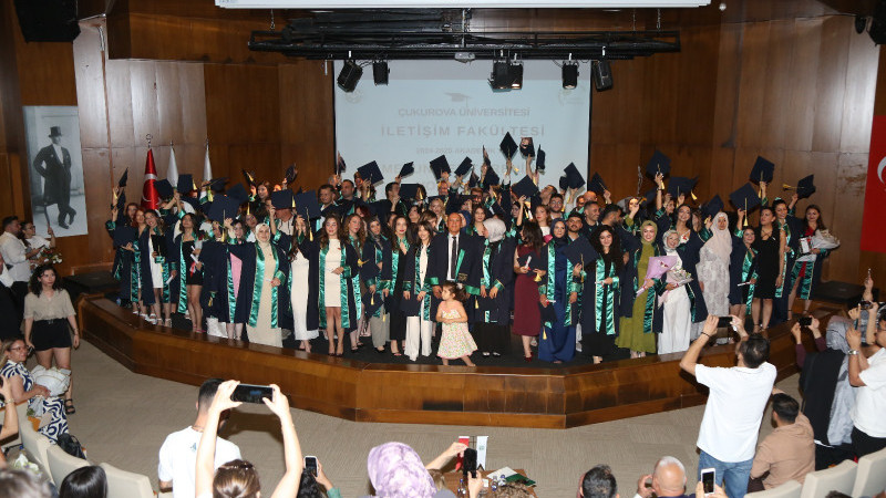 ÇÜ İLETİŞİM FAKÜLTESİ 67 MEZUN DAHA VERDİ