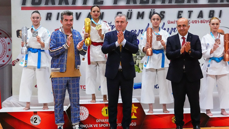 GENÇLİK VE SPOR BAKANI DR. OSMAN AŞKIN BAK  TÜRKİYE KARATE PREMİER LİGİ RIDVAN GÜMÜŞ ETABINA KATILDI