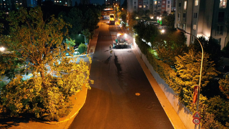KÜÇÜKÇEKMECE’DE ASFALT ÇALIŞMALARI İLE YOL KONFORU ARTIYOR