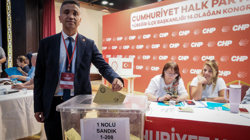  CHP YÜREĞİR’DE BAŞKAN SABRİ SARI  VE EKİBİ GÜVEN TAZELEDİ 