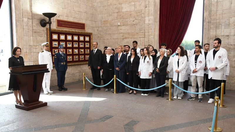 ÇUKUROVA ÜNIVERSITESI TIP FAKÜLTESI MEZUNLARI ANITKABIR’DE