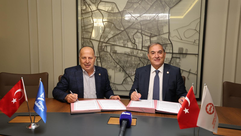 YÜREĞİR’DE ÜNİVERSİTE-BELEDİYE EL SIKIŞTI: GELECEĞE YATIRIM PROTOKOLÜ