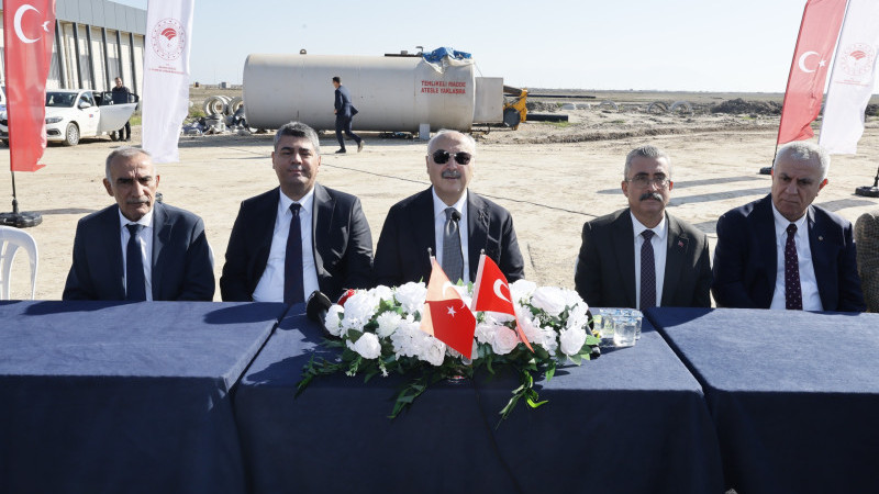 VALİ KÖŞGER' DEN KARATAŞ  ÇIKARTMASI 