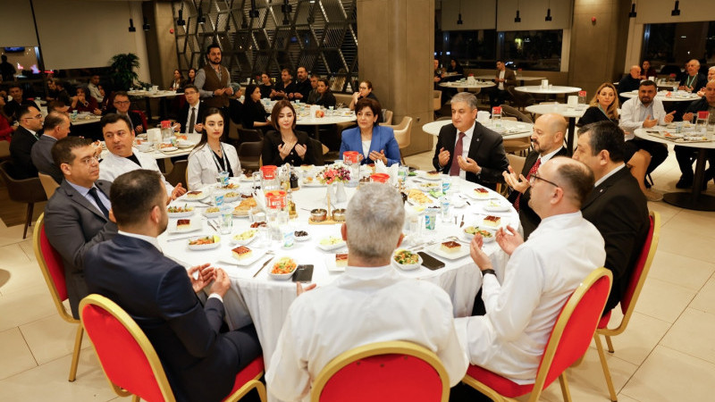 ADANA ŞEHİR HASTANESİ’NDE SAĞLIK ÇALIŞANLARINA İFTAR BULUŞMASI