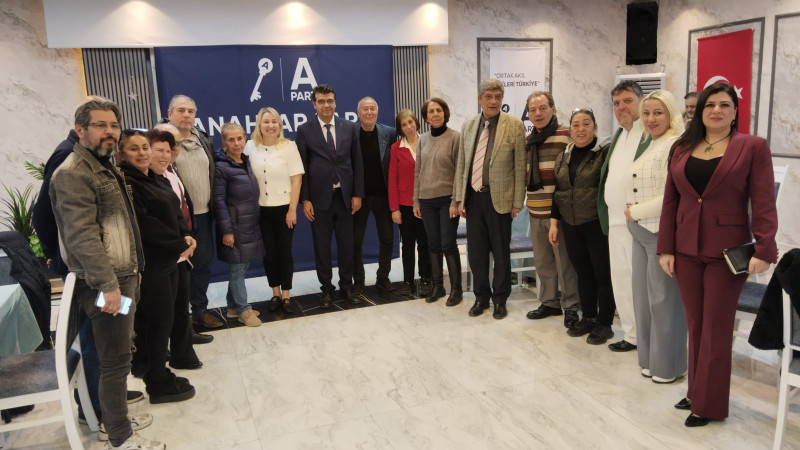 Anahtar Parti Adana İl Teşkilatı’ndan Anlamlı Aile İftarı