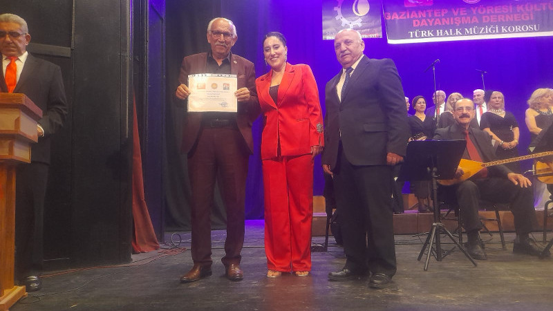 TÜRKÜLER GÖNÜLLERDE YANKILANDI