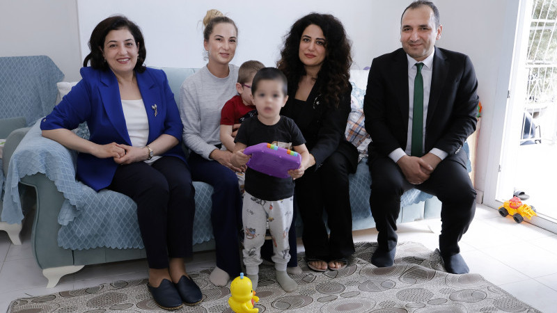 SÜREYYA YAVUZ HANIMEFENDİ HANE ZİYARETLERİNDE BULUNDU