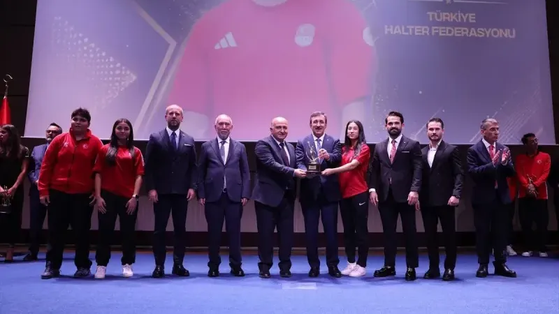 TÜRK KARATESİNE GURUR VEREN ÖDÜL: MİLLÎ TAKIMIMIZ “YILIN SPORCULARI” SEÇİLDİ