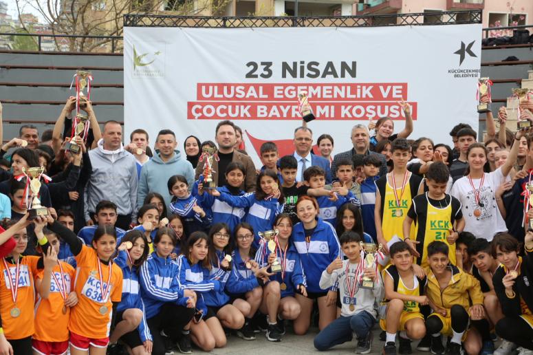 KÜÇÜKÇEKMECE BELEDİYESİ’NDEN 23 NİSAN ÇOCUK MARATONU KÜÇÜKÇEKMECE’DE 23 NİSAN’A ÖZEL KOŞU DÜZENLENDİ