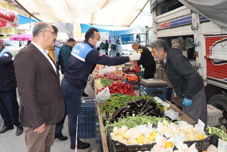 Pozantı Semt Pazarında Ateş Ölçerli Denetim