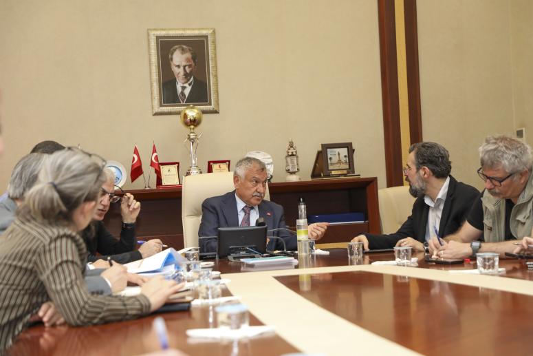 Başkan Zeydan Karalar deprem dirençli Adana için bilim insanlarıyla çalışma başlattı