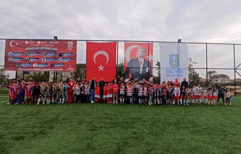 SİLİVRİ’DE 19 MAYIS FUTBOL ŞÖLENİ DÜZENLENDİ