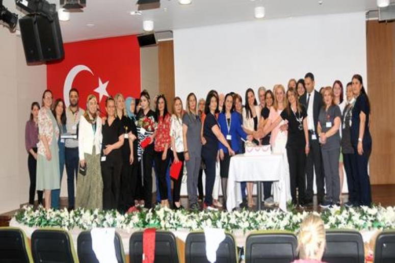 Deneyimli hemşireler ve teknisyenlere plaket