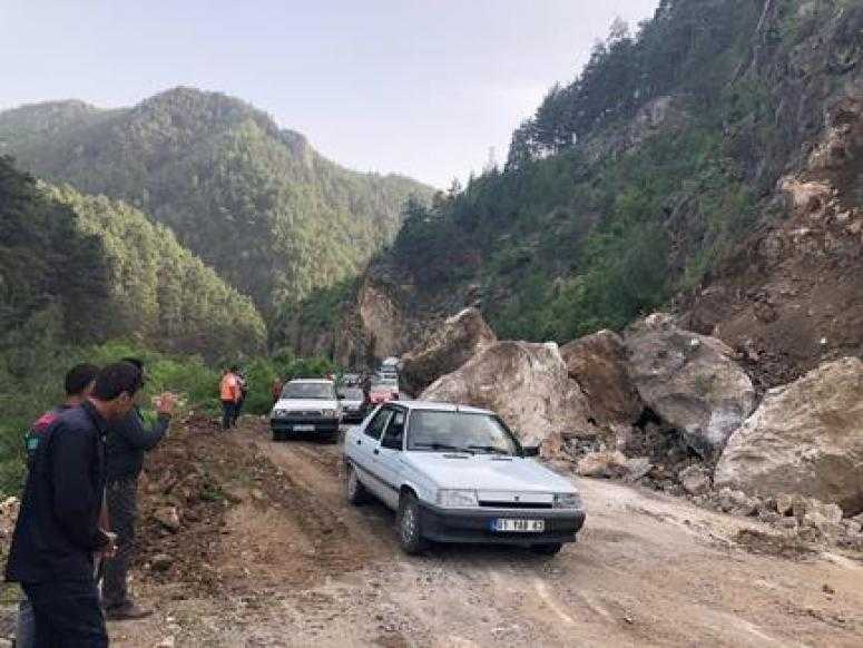 SAİMBEYLİ İSTİKAMETİ ARIKAYA MEVKİSİNDE YOL TRAFİĞE YENİDEN AÇILDI