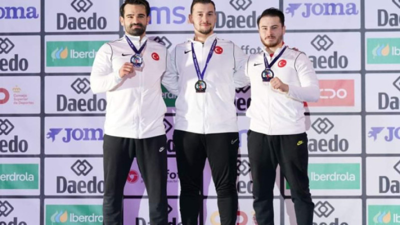 DÜNYA KARATE KUPASI'NDA TÜRKİYE  BİR İLKE İMZA ATTI 