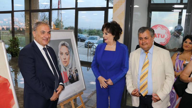HÜLYA KOÇYİĞİT,  ADANA BAHAR ŞENLİĞİNDE 'GELİN' FİLMİNİ İZLEDİ
