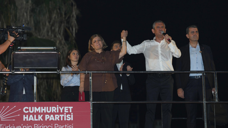 ADANA'LI  MAHŞERİ KALABALIKLA BAŞKAN ZEYDAN KARALAR'A  SAHİP ÇIKTI 