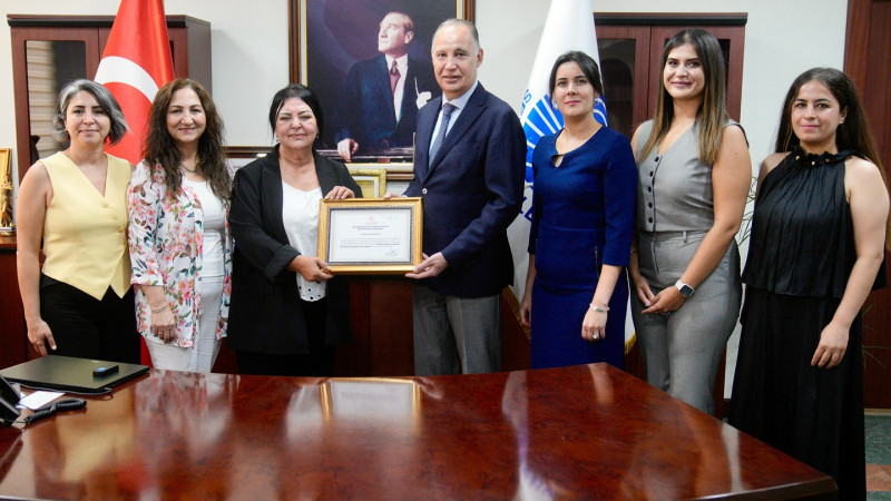 SEYHAN BELEDİYESİ BİR İLKE DAHA İMZA ATTI:“BESLENME DOSTU İŞ YERİ SERTİFİKASI ALDI”