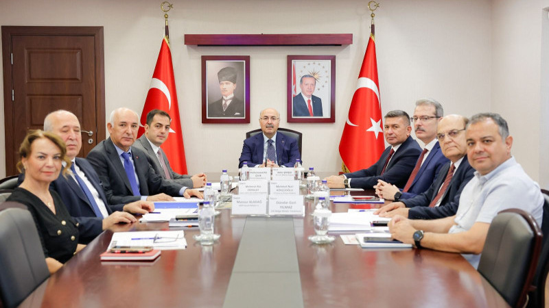 KARAİSALI’DA TAVUK ÇİFTLİKLERİYLE İLGİLİ KRİTİK TOPLANTI: YENİ KISITLAMALAR YOLDA