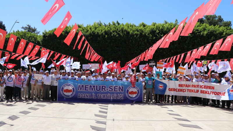 MUSTAFA SARIGEÇİLİ: 