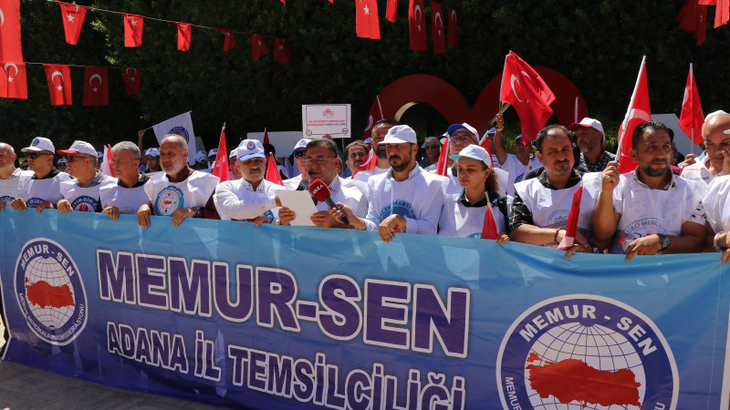 MEMUR-SEN ADANA’DAN HÜKÜMETE SERT UYARI: “GELİRDE ADALET, ÜCRETTE DENGE İSTİYORUZ!”