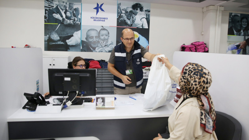 KÜÇÜKÇEKMECE BELEDİYESİ'NDEN 6 BİN ÖĞRENCİYE KIRTASİYE DESTEĞİ