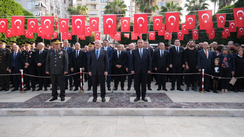 Adana’da Atatürk Saygı ile Anıldı