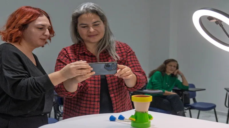 İzmir'in 'Meslek Fabrikası'...  Mobilya sektörüne nitelikli eleman kazandırıyor