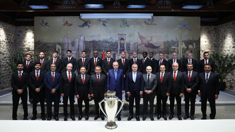 Cumhurbaşkanı Erdoğan Galatasaray Futbol Takımını kabul etti