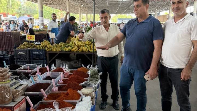 SEYHAN’DA PAZARCI ESNAFININ SESİ YERİNDE DİNLENDİ