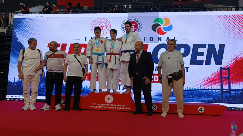 ULUSLARARASI TURKISH OPEN KARATE TURNUVASINDA KAMİL ÜCİ SPOR KULÜBÜ İKİ ALTIN MADALYA KAZANDI