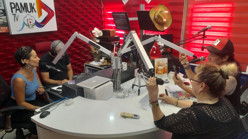 Pamuk FM’de Enerji Dolu Yayın: Ayşegül Aydoğan’dan Adana Yetkililerine Sert Eleştiri!