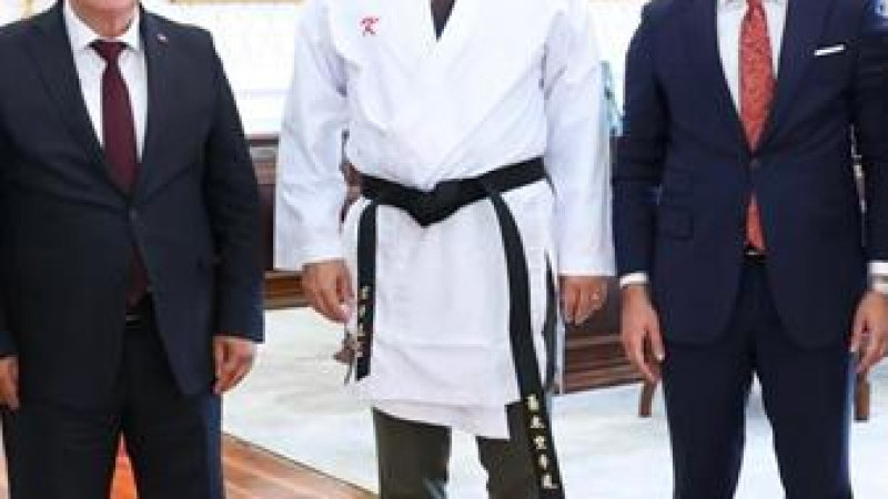 Sağlık Bakanı Memişoğlu'ndan Karate Camiasına Anlamlı Jest: Yıllar Sonra Karate-Gi Giydi