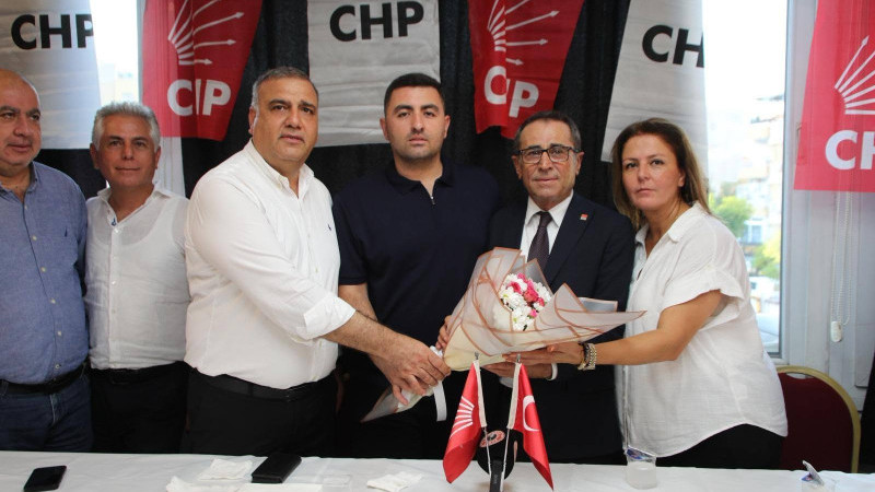CHP Çukurova İlçe Başkanlığı’nda Devir Teslim Coşkusu: Hasan Aslan Görevi Devraldı