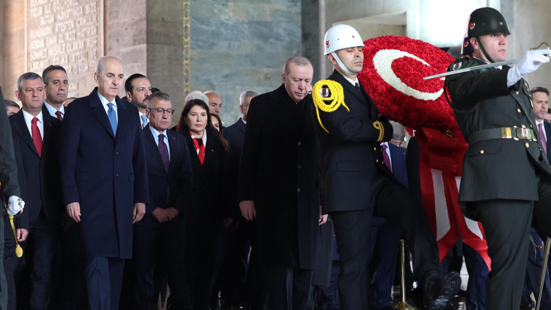 SUNAY KARAMIK, CUMHURBAŞKANI ERDOĞAN İLE BİRLİKTE ANITKABİR’İ ZİYARET ETTİ