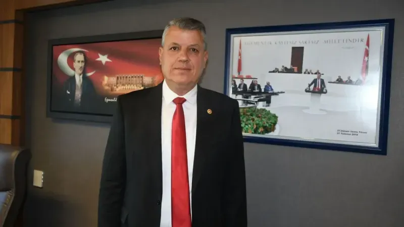 Ayhan Barut’tan 29 Ekim mesajı: ‘Millî iradenin üstünde güç yoktur’