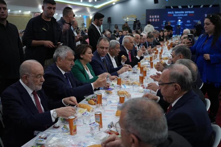 Saadet Partisi Genel Başkanı Karamollaoğlu Adanalılarla Kahvaltıda Buluştu