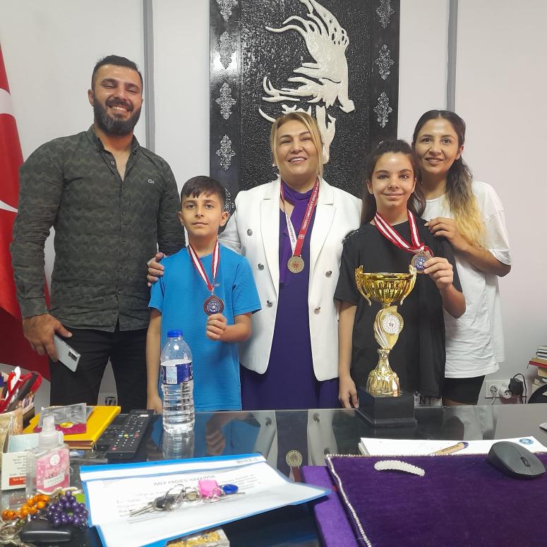Şampiyon Karateciler  Seyhan Halk Eğitim Merkezi Müdürlüğüne çıkartma yaptı
