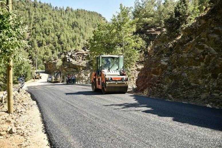 Büyükşehir’in Toroslardan Akdeniz’e asfalt hamlesi sürüyor