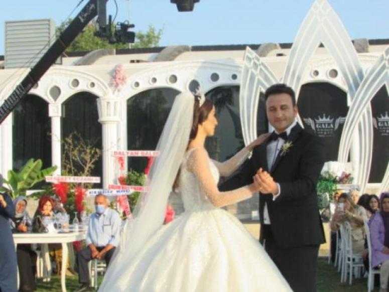 KAYALI VE YAZICI AİLESİNDEN YILIN GÖZ KAMAŞTIRAN DÜĞÜNÜ