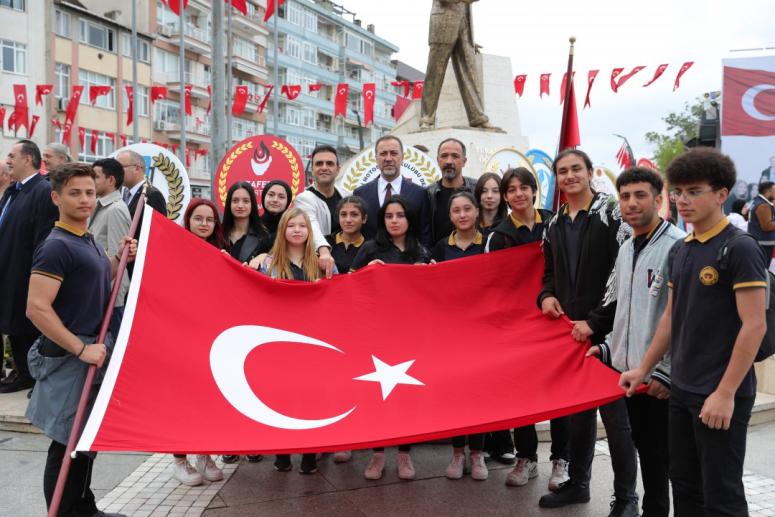 SİLİVRİ 19 MAYIS’TA KIRMIZI BEYAZA BÜRÜNDÜ